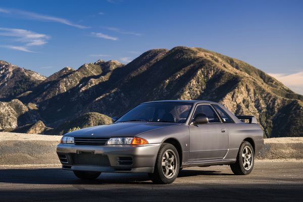 Nissan Skyline R32 GT-R (1989) - gegenüber späteren GT-R wirkt der R32 fast unauffällig