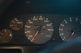 Nissan Skyline R32 GT-R (1989) - mit km/h-Tacho, der aber deutlich zu früh aufhört