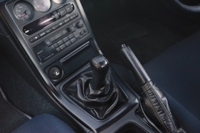 Nissan Skyline R32 GT-R (1989) - normale H-Schaltung für das Fünfganggetriebe