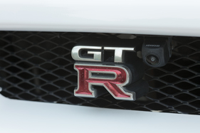 Nissan Skyline R34 GT-R V-Spec (1999) - "GT-R"-Aufschrift, die Kamera war wohl nicht serienmässig