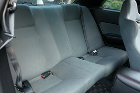 Nissan Skyline R34 GT-R V-Spec (1999) - auch im Heck gibt es Platz