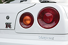 Nissan Skyline R34 GT-R V-Spec (1999) - die Heckleuchten findet man in ähnlicher Art auch beim modernen GT-R wieder