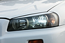 Nissan Skyline R34 GT-R V-Spec (1999) - noch keine LED-Leuchten (© Chikako Yuasa - Courtesy RM/Sotheby's, 2017) Nissan Skyline R34 GT-R V-Spec (1999) - noch keine LED-Leuchten (© Chikako Yuasa - Courtesy RM/Sotheby's, 2017)