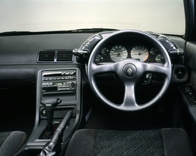 Nissan Skyline Sport Coupé GTS-t Type M (1991) - Cockpit des zweitürigen Coupés