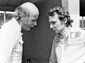 Nix zu Lachen - Übellaunig erscheint Niki Lauda 1974 nach einem Ausfall im Capri RS an der Ford-Box.