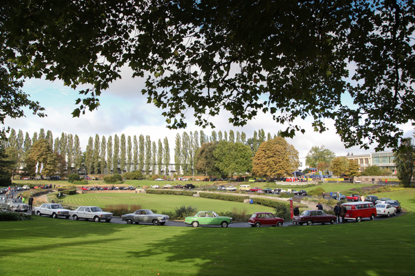 Bild: Noch ein Blick in den Sommergarten - Motorworld Classics Berlin 2016