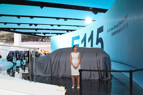 Noch ein verhülltes SUV mit Namen E-115 - IAA Frankfurt 2019