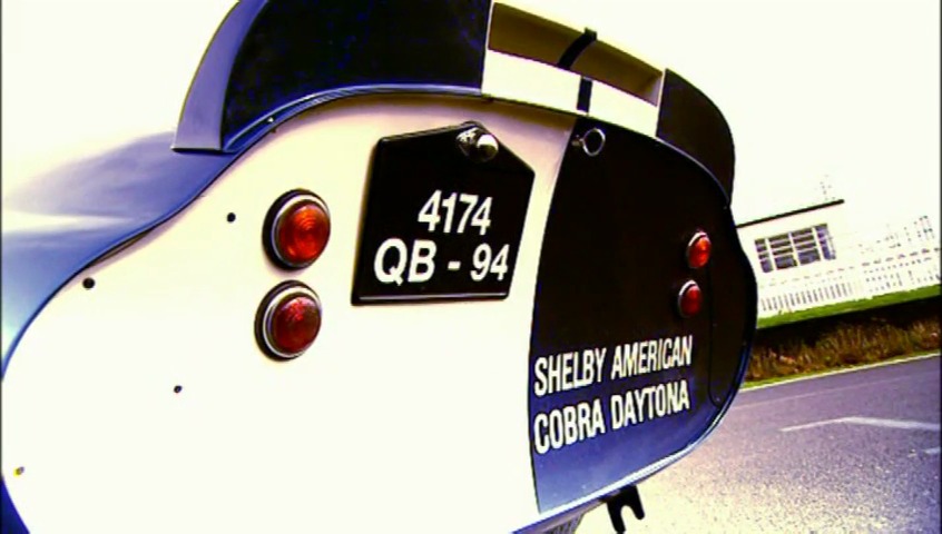 Noch heute besticht das Design absolut - Einer der schönsten Rennwagen überhaupt! - Standbild aus dem Film The Snake and the Stallion