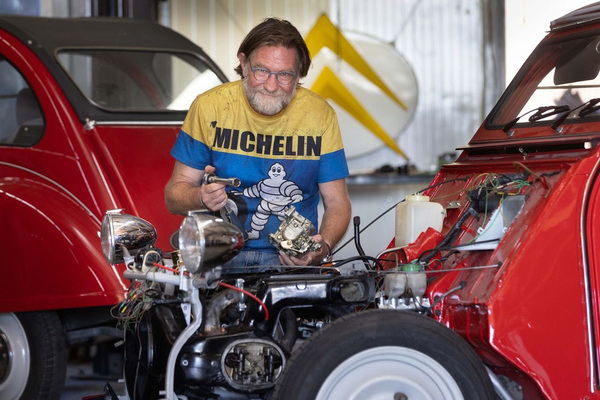 Noch heute liebt Thomas Franz die Arbeit an den einfach aufgebauten Citroën 2 CV