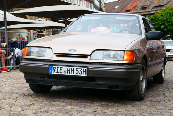 Noch nicht mal eines der jüngsten Autos im Feld ist der Ford Scorpio von 1987 – Einbecker Oldtimertage 2025