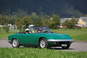 Noch schnell den Rückspiegel neu ajustieren, dann geht's heim im Lotus Elan S3 - British Car Meeting in Mollis am 28. August 2016