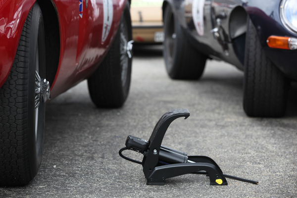 Noch schnell ein wenig Luft für die Reifen ... - Bergrennen Bernina Gran Turismo 2017