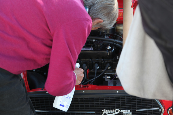 Noch schnell eine kleine Motorenwäsche ... - Swiss Classic British Car Meeting Morges 2017