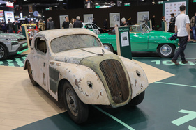 Noch unrestaurierter Skoda Popular Sport Coupé, gebaut von 1934 bis 1947, auf dem Skoda-Stand – Rétromobile Paris 2025