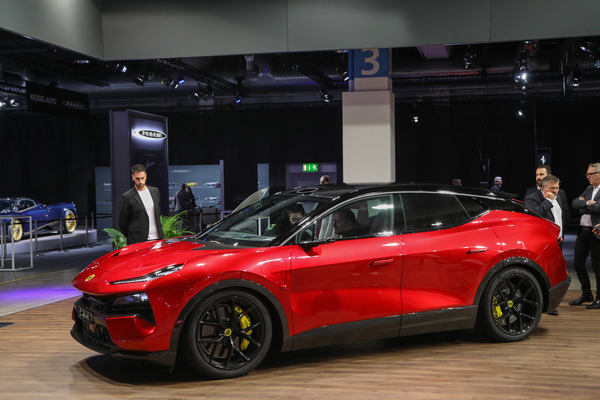 Bild: Noch ziemlich neu - der komplett elektrische Lotus Eletre - Auto Zürich und Auto Zürich Classic 2022