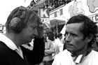 Norbert Singer (Chefdesigner des Porsche 956, links) und Jacky Ickx in Le Mans 1982