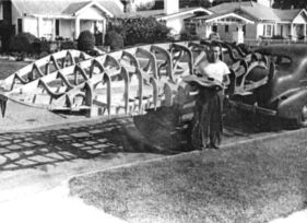 Norman Timbs Special (1948) – Norman Timbs vor dem Spantenmodell für die Aluminiumkarosserie