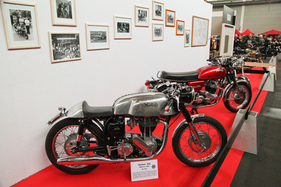Norton ES2 von 1962 auf dem Stand des Londoner Ace Café - Motorworld Classics Bodensee 2019 Norton ES2 von 1962 auf dem Stand des Londoner Ace Café - Motorworld Classics Bodensee 2019