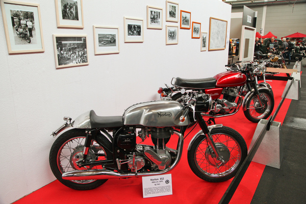 Norton ES2 von 1962 auf dem Stand des Londoner Ace Café - Motorworld Classics Bodensee 2019
