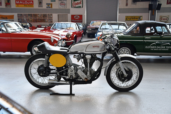 Bild: Norton International 500 Clubman (1948) - als Lot 120 an der Versteigerung der Oldtimer Galerie Toffen am 14. Oktober 2023 angeboten