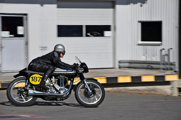 Bild: Norton Manx ES2 500 Racer (1955) - als Lot 132 angeboten an der Versteigerung Oldtimer Galerie Toffen in Gstaad vom 29. Dezember 2021