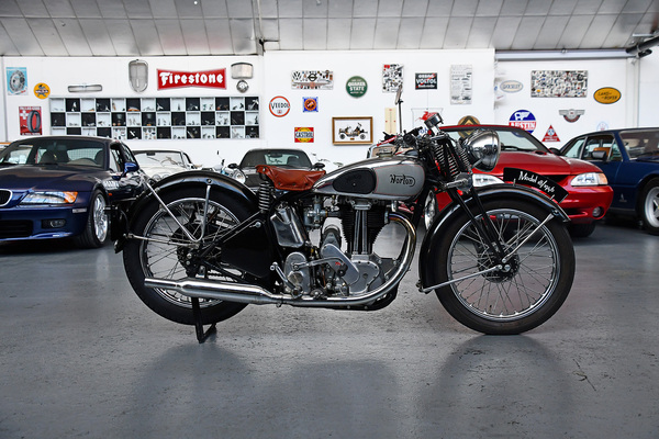 Bild: Norton Model 18 500 (1946) - als Lot 119 an der Versteigerung der Oldtimer Galerie Toffen am 14. Oktober 2023 angeboten