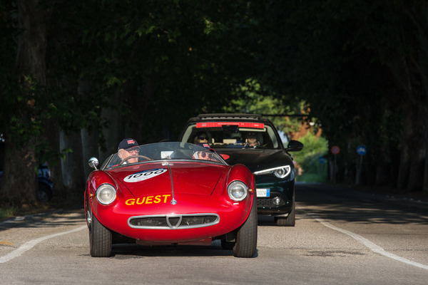 Bild: Nummer 1000 für den Vorfahrer - Alfa Romeo Sport Spider von 1954 - Impressionen von der Mille Miglia 2021