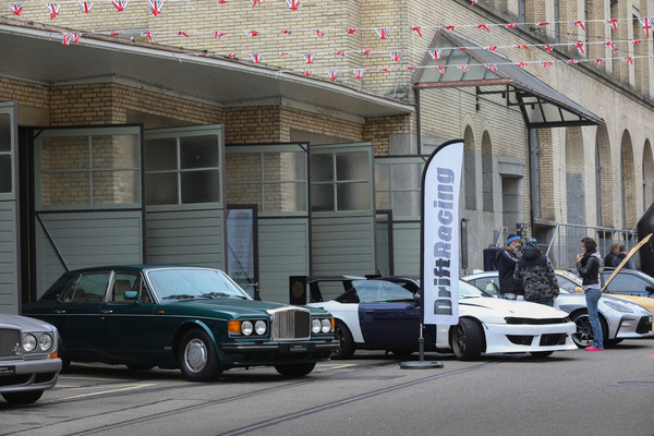 Nun ja, die Bentley-Fahrzeuge standen halt einfach so da - Japanese Car Meeting Kemptthal 2025