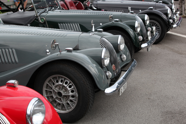 Nur Kenner können die verschiedenen Morgan-Modelle exakt auf der Zeitachse einordnen - British Car Meeting Mollis 2017