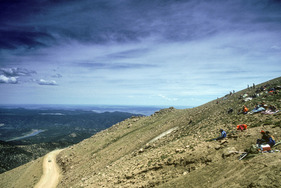 Nur am Samstag fahren die Autos auf der gesamten Rennstrecke - Bergrennen Pikes Peak 1985 Nur am Samstag fahren die Autos auf der gesamten Rennstrecke - Bergrennen Pikes Peak 1985