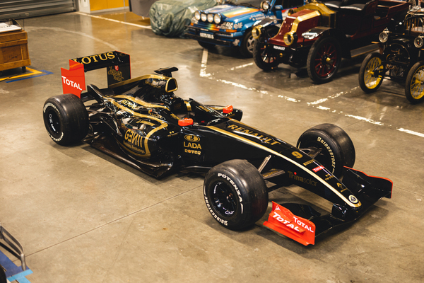 Nur ein Showcar, aber deutlich wertvoller als erwartet. Für dieses Renault F1 R31 Show Car wurden bei Artcurial EUR 87’000 bezahlt, geschätzt waren 40 % davon