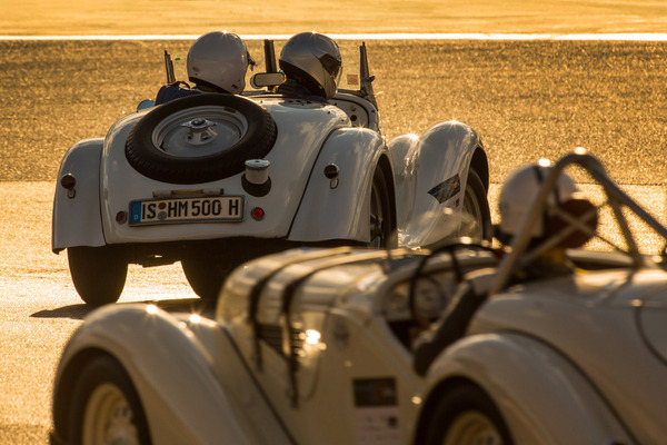 Nur ein einziger, der Uli Sauer, hat das Unmögliche möglich gemacht: Teilnahme an allen 50 OGPs, immer im BMW 328.