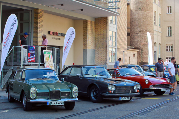 Nur zwei der drei haben wirklich einen amerikanischen V8 an Bord, der Facel Vega Facellina verfügt über den selbstentwickelten Doppelnockenwellen-Vierzylinder - V8- und I6-Hybrid-Treffen Kemptthal 2020