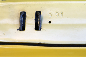 OPAC Più (1996) – Fahrgestellnummer auf dem Schliessblech der Motorhaube