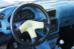 OPAC Più (1996) – Lenkrad, Kombiinstrument und Mittelkonsole stammen aus dem Peugeot 106