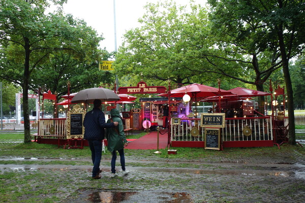 Ob es noch half, sich das Wetter schönzutrinken? – Classic Days Düsseldorf 2023