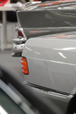 Oberklassen-Mercedes-Benz im Vergleich - modern oder etwas früher - Retro Classics Bavaria 2017 in Nürnberg