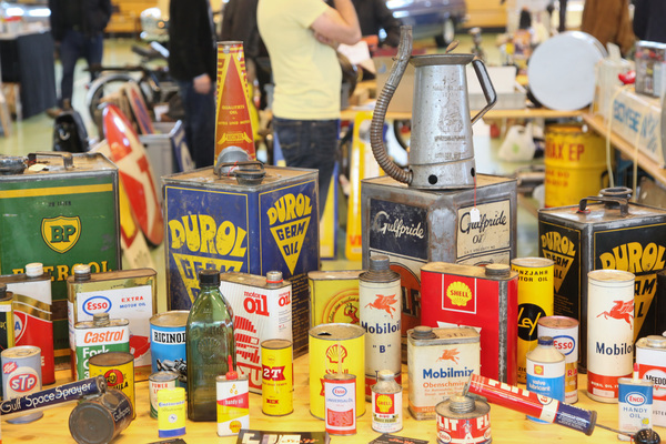 Ölgebinde in allen Farben und Formen - Oldtimer- und Teilemarkt Winterthur 12./13. November 2016