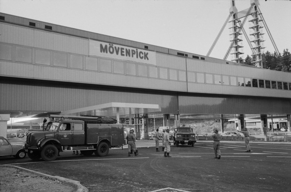 Öllöschdemonstration an der Raststätte Würenlos 1972