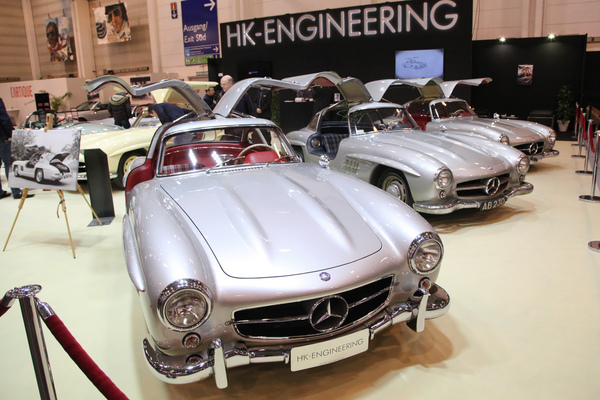 Offene Flügeltüren bei den Mercedes-Benz 300SL - Techno Classica Essen 2018