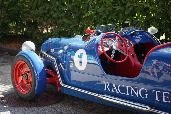 Offener geht es kaum: Lomax mit Zweizylinder-Boxer eines Citroën 2CV, das Wägelchen erinnert an einen englischen Morgan Threewheeler – Einbecker Oldtimertage 2025