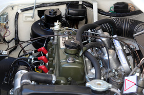 Ogle SX 1000 (1963) - der Motor liegt quer im Motorraum, wie im Mini auch