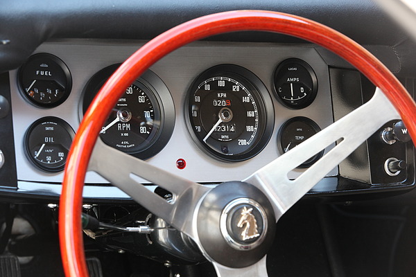 Ogle SX 1000 (1963) - vollständige Instrumentierung direkt vor dem Fahrer