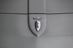 Ogle Triplex GTS (1965) - Reliant-Zeichen auf dem Bug