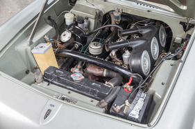Ogle Triplex GTS (1965) - der modifizierte Ford 217 E Motor aus dem Reliant Scimitar