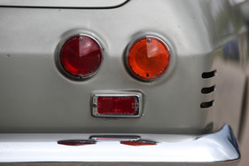 Ogle Triplex GTS (1965) - runde Heckleuchten und die nachträglich angebrachten Entlüftungsschlitze