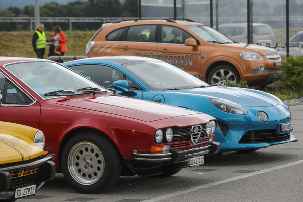 Bild: Ohne Kunststoff blieb nur der Oldtimer-Besucherparkplatz - Fantastic Plastic 2024