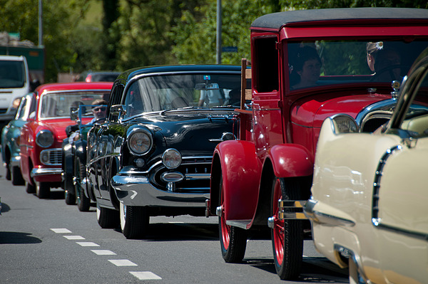 Image: OiO Oldtimer in Obwalden 2013 - The column of classic cars at the entrance to Sarnen was several hundred meters long, but nobody was in a hurry!