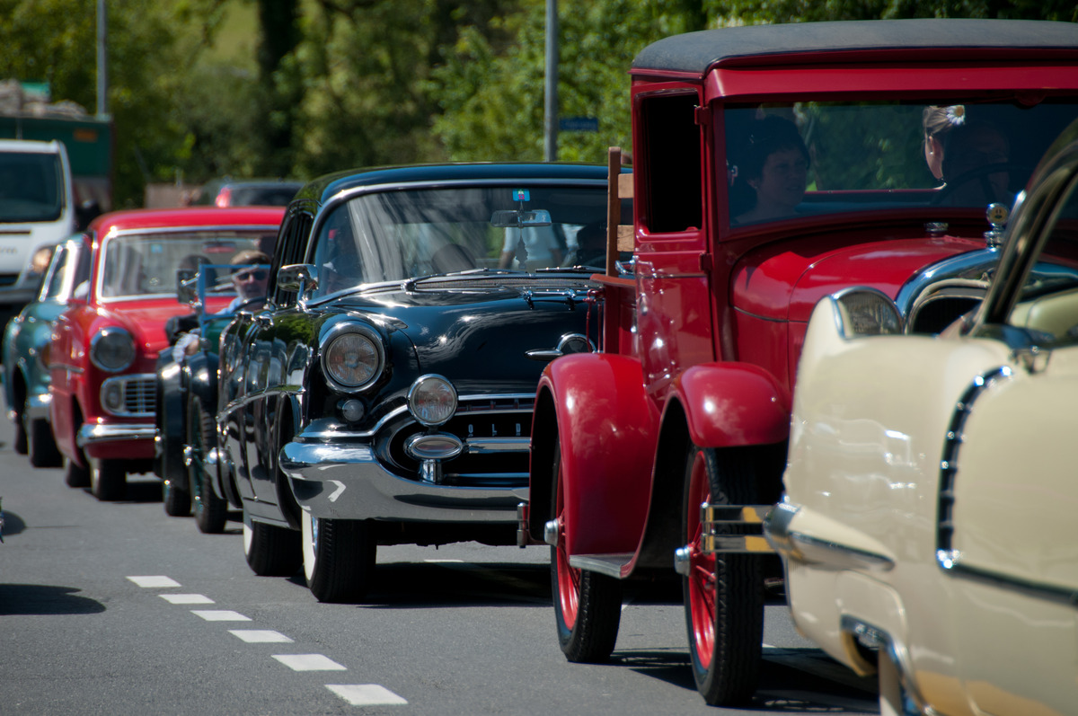 OiO Oldtimer in Obwalden 2013 - The column of classic cars at the entrance to Sarnen was several hundred meters long, but nobody was in a hurry!