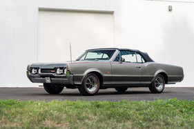 Oldsmobile 4-4-2 Convertible (1967) - als Lot 313 an der Bonhams Simeone Museum Philadelphia Versteigerung am 11. Oktober 2020
